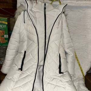 Dkny white puffer coat with fur hoodie